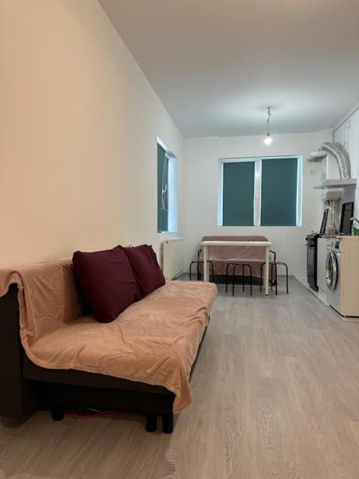 Wild Nest King Size Bed Apartment *