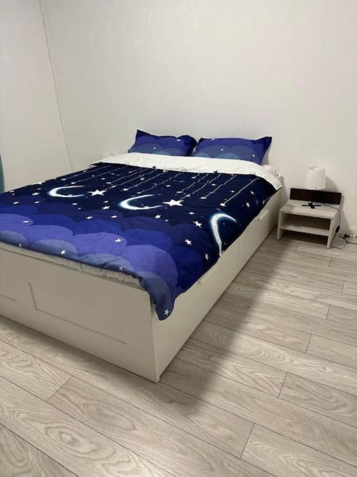 Wild Nest King Size Bed Apartment *