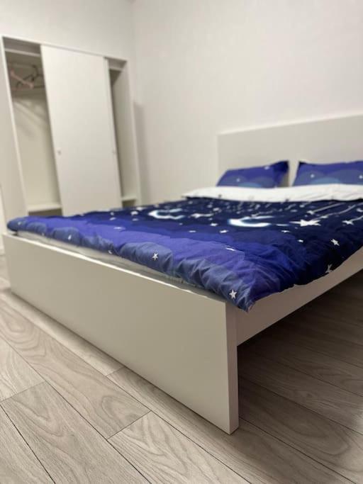 Wild Nest King Size Bed Apartment