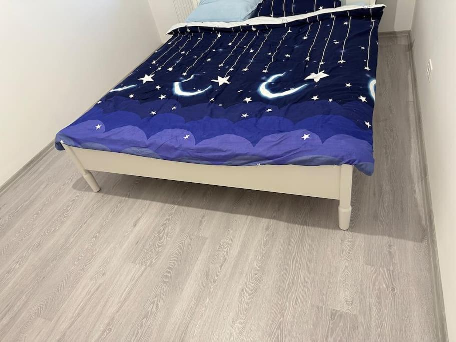 Wild Nest King Size Bed *